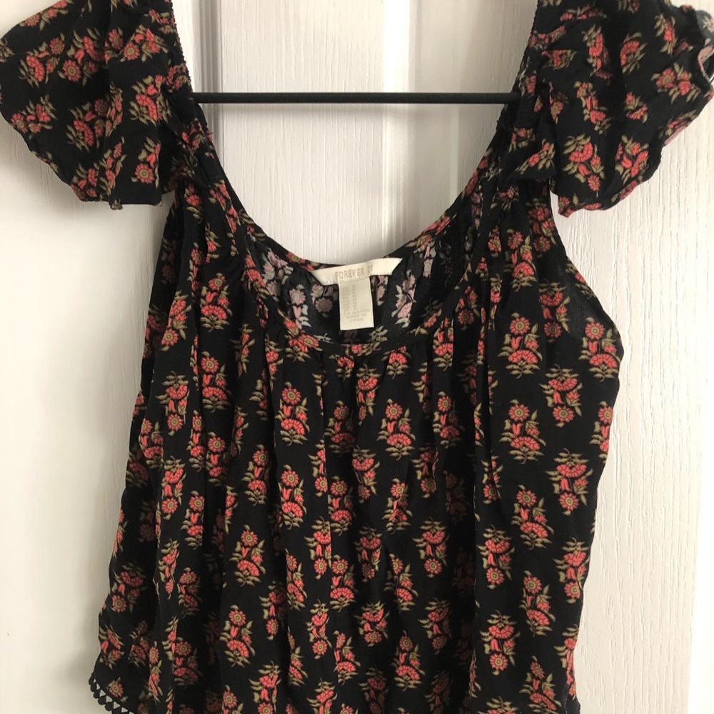 Flowy crop top